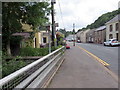 Llwybr yn gadael heol / Path exits a road