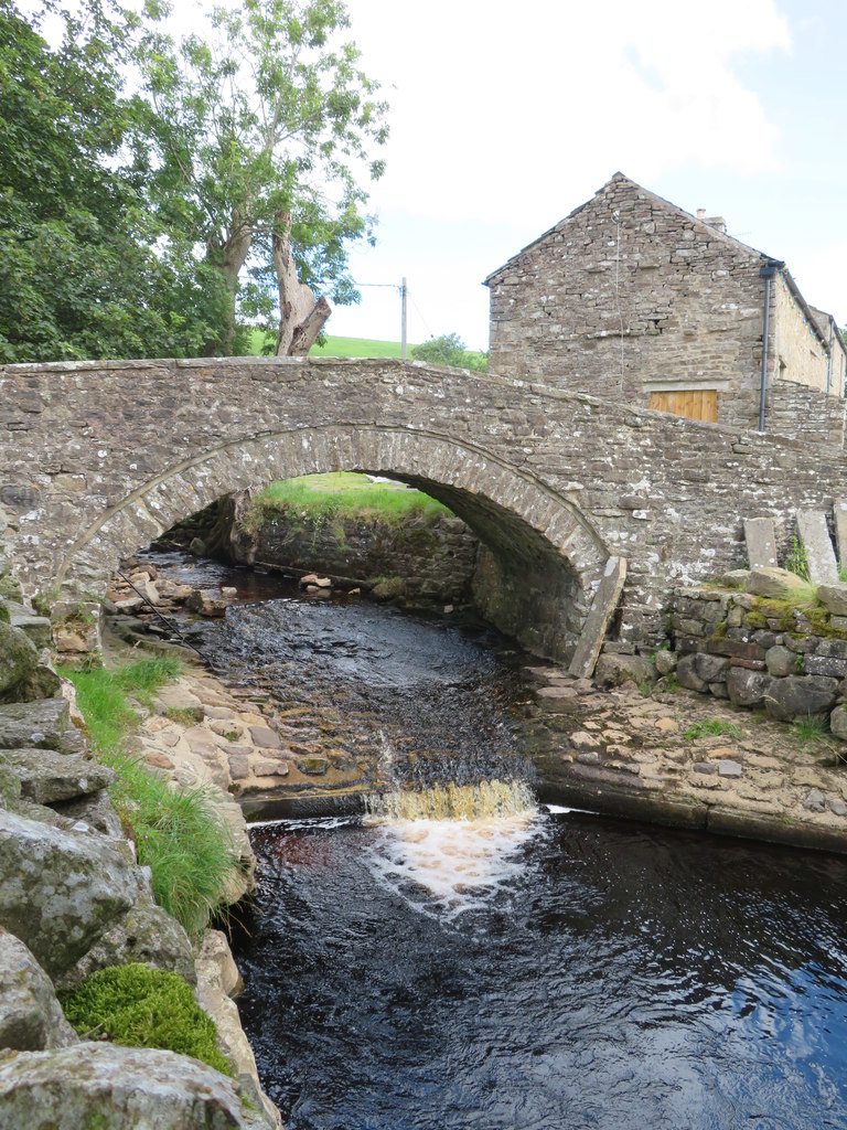 Bridge Over The Beck © Gordon Hatton Cc-by-sa 2.0 :: Geograph Britain 