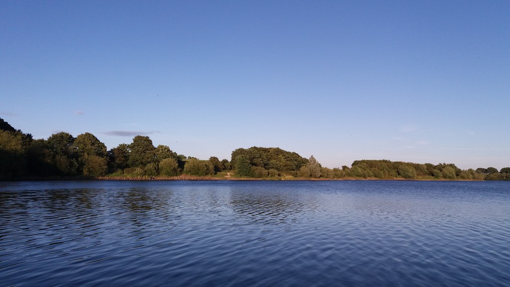 Ardsley Reservoir, Tingley, West... © I Love Colour ccbysa/2.0