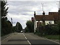 Mentmore Road passing the Three Horseshoes