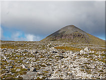 NC1711 : Shoulder of Cùl Mòr over the plateau of Meallan Diomhain by Julian Paren
