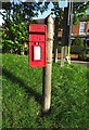 Elizabeth II postbox on Mallorie Park Drive, Ripon