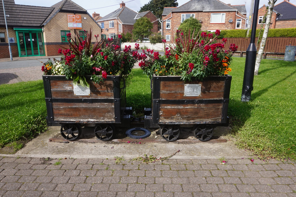 Memorial to Wingate Grange Colliery © Ian S cc-by-sa/2.0 :: Geograph ...