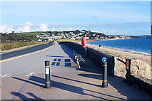 SW5031 : Sea Front Cycleway by Des Blenkinsopp