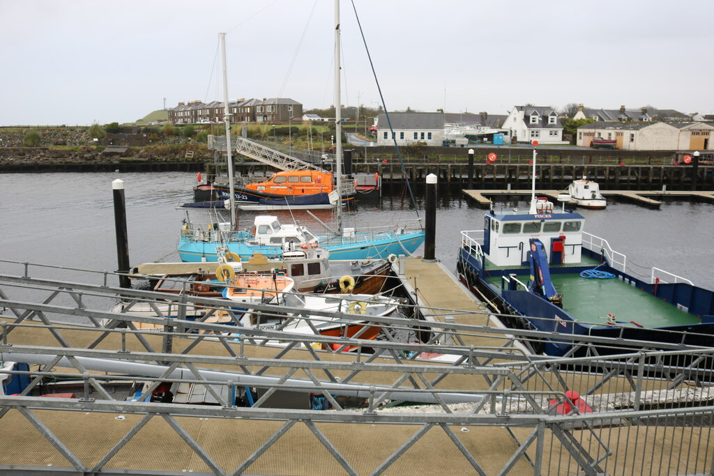 Girvan Harbour © Billy McCrorie cc-by-sa/2.0 :: Geograph Britain and ...