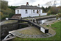 TQ0488 : Lock and cottage on Grand Union Canal by David Martin
