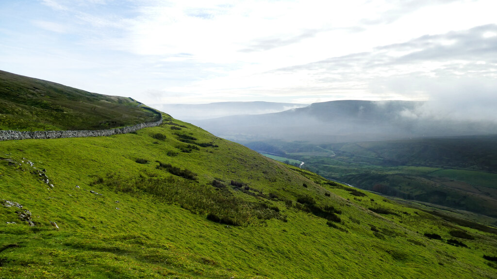 Cotter Side © Andy Waddington cc-by-sa/2.0 :: Geograph Britain and Ireland