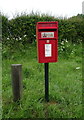 Elizabeth II postbox on Louth Road