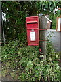 Elizabeth II postbox on South Road, Tetford