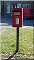 Elizabeth II postbox on South Street, Alford