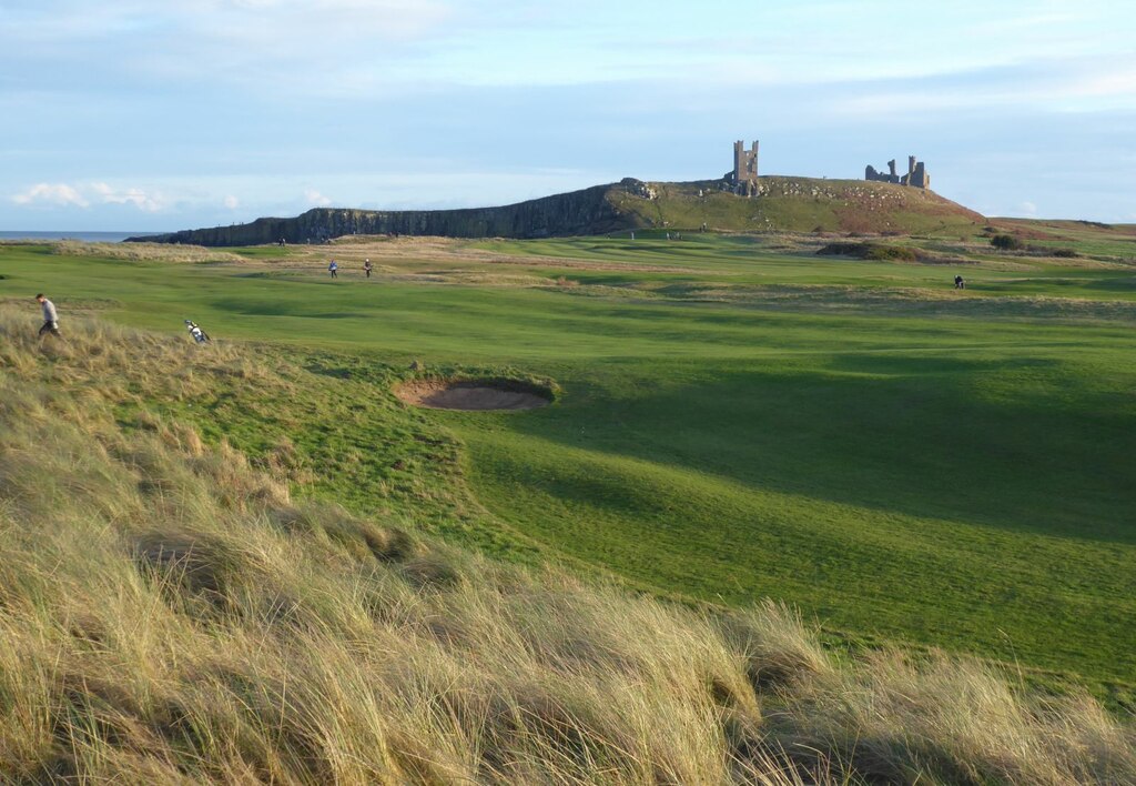 Dunstanburgh Castle Golf Course © Russel Wills ccbysa/2.0 Geograph