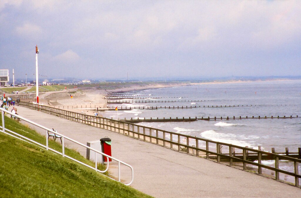 The Esplanade and Beach at Aberdeen -... © Jeff Buck cc-by-sa/2.0 ...