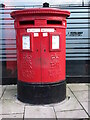 NZ3572 : Post Box, Park Avenue, Whitley Bay by Geoff Holland