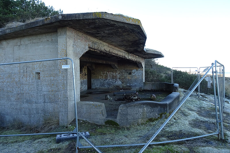 Gun Emplacement © Anne Burgess cc-by-sa/2.0 :: Geograph Britain and Ireland