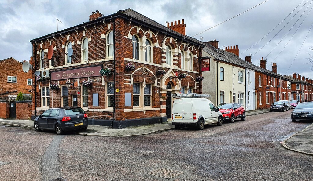 The Thatched Tavern © Peter McDermott cc-by-sa/2.0 :: Geograph Britain ...