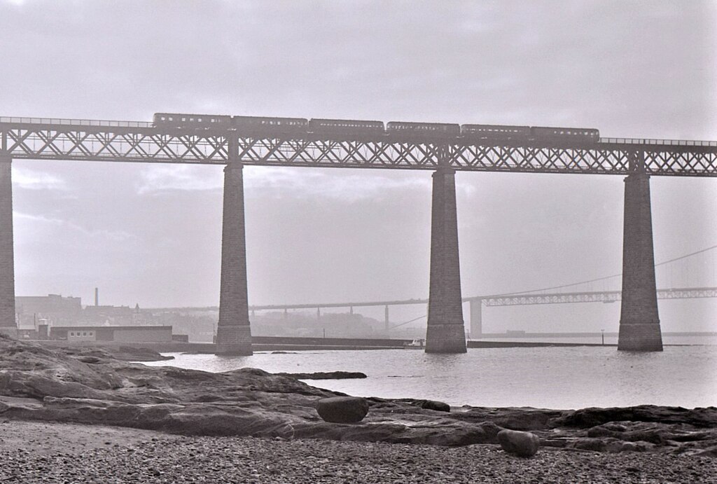 Train crossing the Forth Bridge © Richard Sutcliffe cc-by-sa/2.0 ...