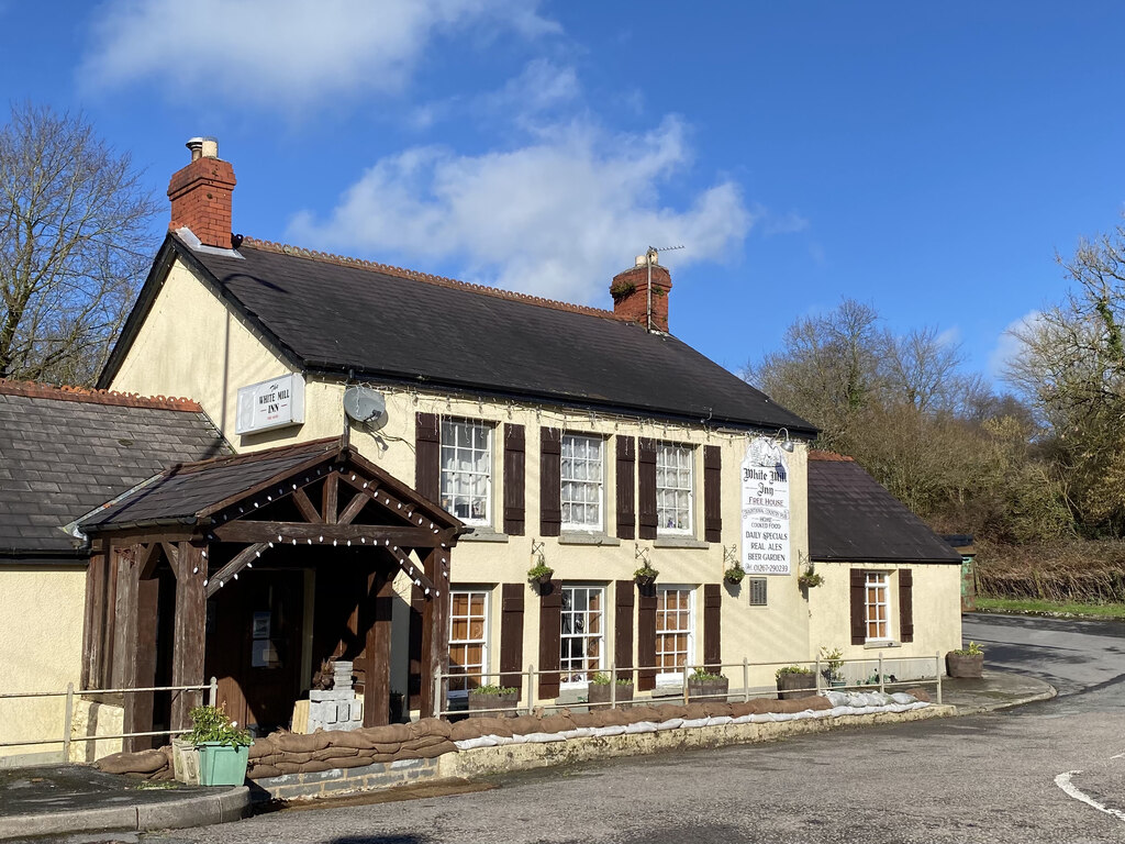 White Mill Inn © Alan Hughes cc-by-sa/2.0 :: Geograph Britain and Ireland