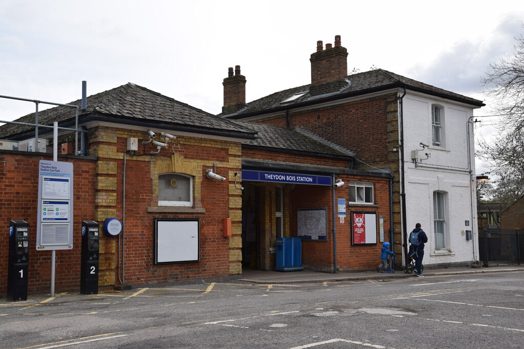 theydon-bois-station-trevor-harris-cc-by-sa-2-0-geograph-britain