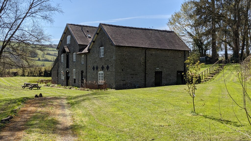 YHA Clun Mill © Fabian Musto cc-by-sa/2.0 :: Geograph Britain and Ireland
