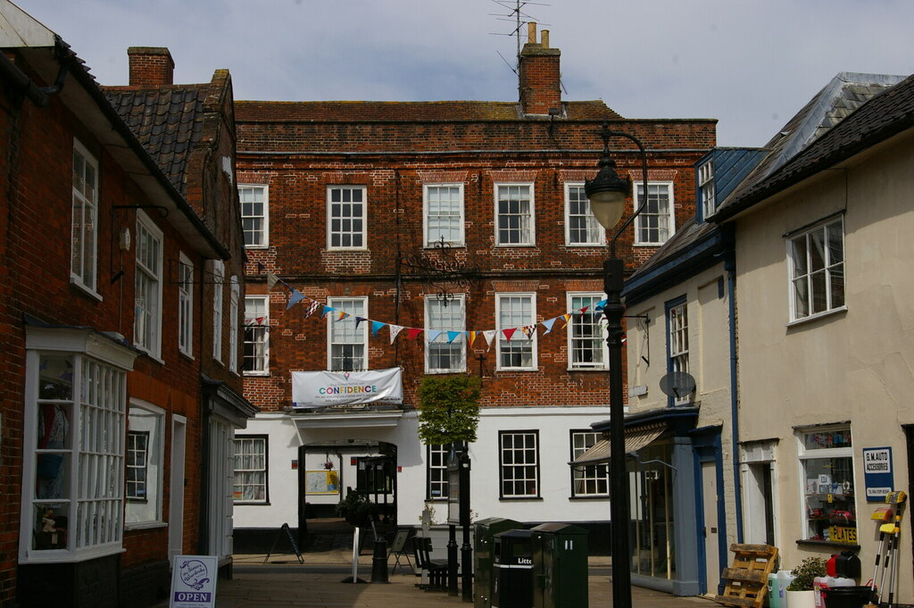 Harleston: The Swan Hotel © Christopher Hilton cc-by-sa/2.0 :: Geograph ...