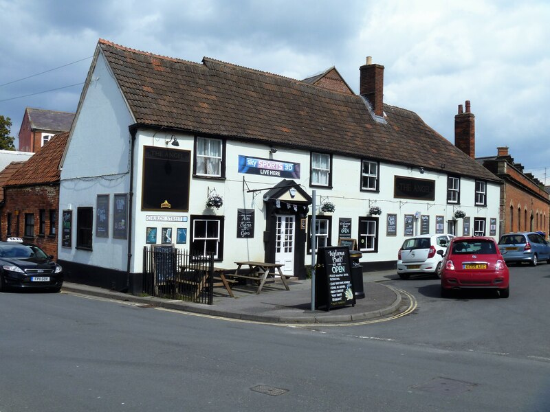 Westbury buildings [55] © Michael Dibb cc-by-sa/2.0 :: Geograph Britain ...