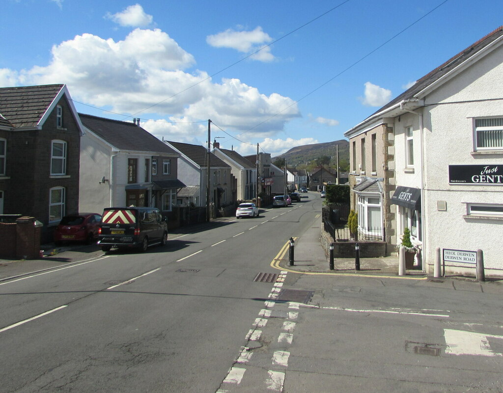 Junction of Derwen Road and Brecon Road,... © Jaggery cc-by-sa/2.0 ...