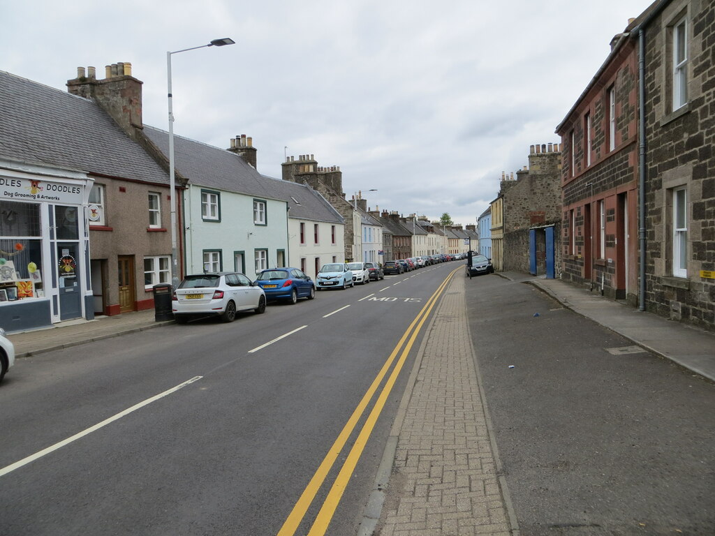 High Street (A913), Newburgh © Peter Wood cc-by-sa/2.0 :: Geograph ...