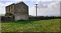 Stone barn in field on SE side of Brown Bank Lane