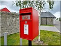 Post Box IV2 79: Hillhead Road, Tornagrain