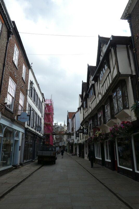 Stonegate © DS Pugh cc-by-sa/2.0 :: Geograph Britain and Ireland