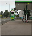 ST3091 : July 8th 2021 BP fuel prices, Malpas, Newport by Jaggery