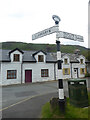 Arwydd cyfeiriol yn Abergynolwyn / Directional sign in Abergynolwyn