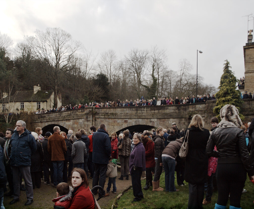 spectators-of-the-annual-boxing-day-habiloid-cc-by-sa-2-0