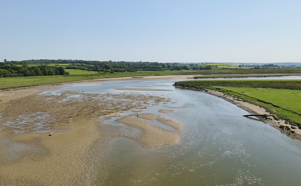 mudflats-estuary-of-river-loughor-chris-morgan-cc-by-sa-2-0