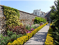 NX6851 : Garden, Broughton House, Kirkcudbright by habiloid