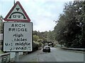 NS5371 : Arch bridge ahead by Richard Sutcliffe