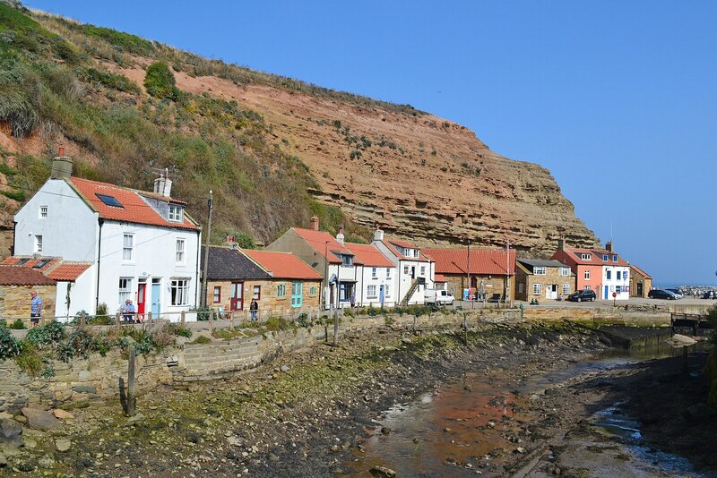 Staithes-Houses on North Side © Ian Rob cc-by-sa/2.0 :: Geograph