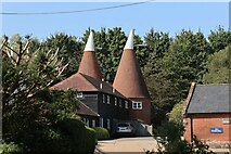 TQ8628 : Maytham Farm Oast, Hatters Hill, Rolvenden Layne by Oast House Archive