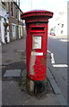 NS8743 : George VI postbox on West Port, Lanark by JThomas