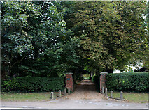 SE5559 : Entrance to Highfield Old Vicarage by Chris Heaton