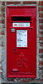 SE8645 : George VI postbox on Top Street, Londesborough by JThomas