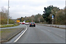 SP7961 : Traffic queuing on A43 Lumbertubs Way by Robin Webster