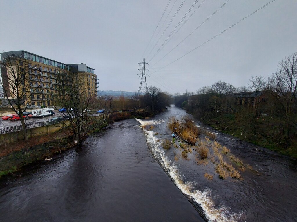 Brighouse Bridge, Huddersfield Road © yorkshirelad cc-by-sa/2.0 ...