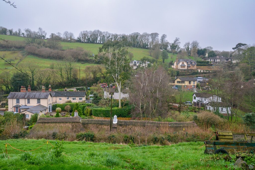 Stokeinteignhead : Village Scenery © Lewis Clarke cc-by-sa/2.0 ...