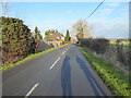 SP9620 : The long straight stretch of Northall Road between Northall and Eaton Bray by Jeremy Bolwell