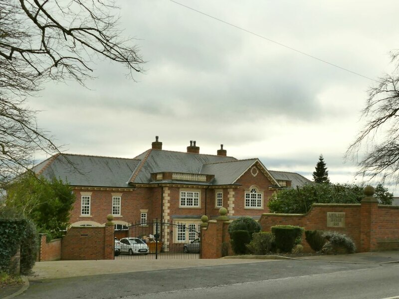 Leyland House, Selby Road, Garforth © Stephen Craven ccbysa/2.0