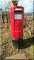 TL2099 : Modern EIIR postbox on Vicarage Farm Road, Peterborough by Paul Bryan