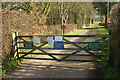 ST5558 : Gate, Moreton Lane by Derek Harper