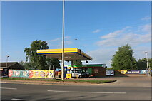 SP9088 : Jet petrol station on Geddington Road, Corby by David Howard