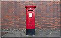 NO4030 : Postbox, Dundee by Rossographer